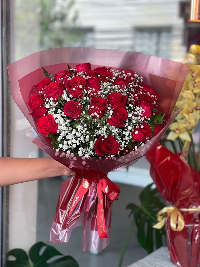 BOUQUET COM 24 ROSAS VERMELHAS