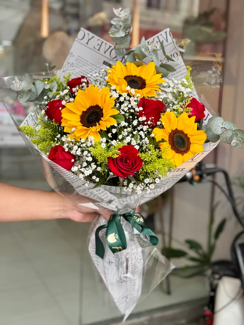 BOUQUET GIRASSOL COM ROSAS VERMELHAS 
